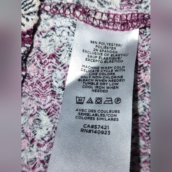 Loft NWT Ladies Breezy Blouse, Size S Petite, Floral print on Purple background - Picture 11 of 11